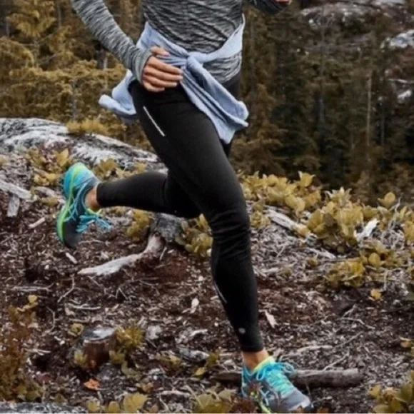 Athleta Powder Peak Tight Leggings Size Medium Black - Picture 2 of 5